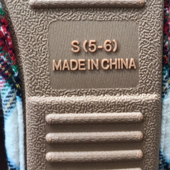 NWT mama elf cozy slippers small 5-6 gift idea - Picture 3 of 6